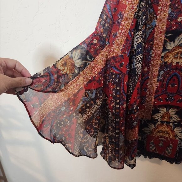 Altar'd State Woman's Blouse Size Large - Picture 3 of 5